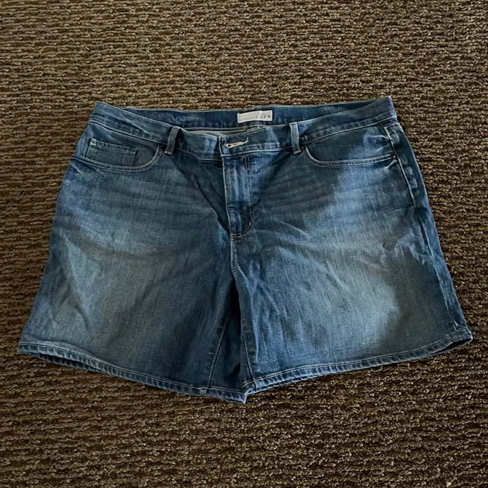 EUC LOFT jean shorts Size: 32/14